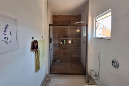 Casa à venda com 400m², 4 quartos e 2 vagas Casa à venda com 400m², 4 quartos e 2 vagasBanheiro da Suíte 1