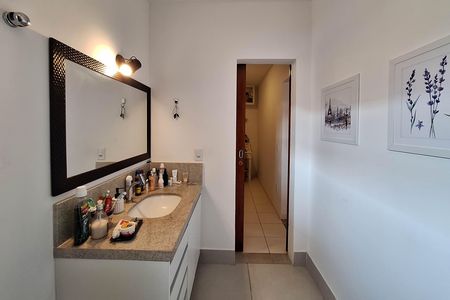 Casa à venda com 400m², 4 quartos e 2 vagas Casa à venda com 400m², 4 quartos e 2 vagasBanheiro da Suíte 1