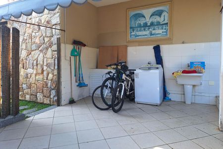 Casa à venda com 400m², 4 quartos e 2 vagas Casa à venda com 400m², 4 quartos e 2 vagasÁrea de Serviço