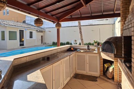 Casa à venda com 400m², 4 quartos e 2 vagas Casa à venda com 400m², 4 quartos e 2 vagasQuintal