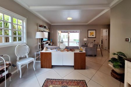 Sala de casa à venda com 4 quartos, 400m² em Engenho do Mato, Niterói