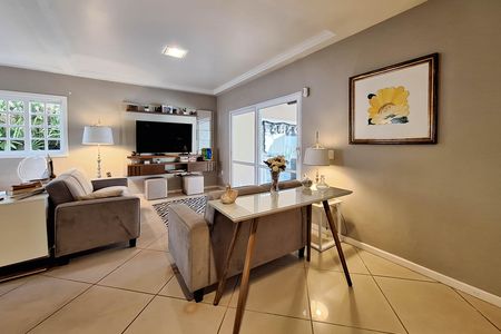 Casa à venda com 400m², 4 quartos e 2 vagas Casa à venda com 400m², 4 quartos e 2 vagasSala