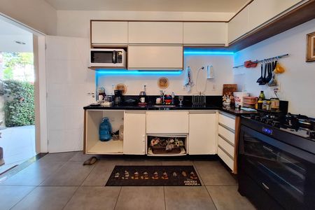 Casa à venda com 400m², 4 quartos e 2 vagas Casa à venda com 400m², 4 quartos e 2 vagasCozinha