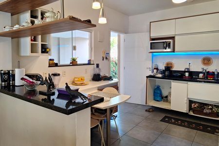 Casa à venda com 400m², 4 quartos e 2 vagas Casa à venda com 400m², 4 quartos e 2 vagasCozinha