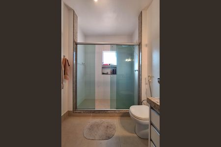 Casa à venda com 400m², 4 quartos e 2 vagas Casa à venda com 400m², 4 quartos e 2 vagasBanheiro Social