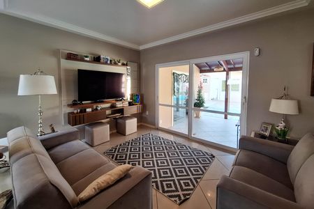 Casa à venda com 400m², 4 quartos e 2 vagas Casa à venda com 400m², 4 quartos e 2 vagasSala