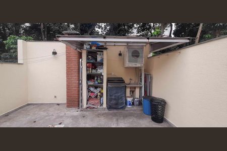 Casa de condomínio à venda com 180m², 4 quartos e 2 vagasÁrea de Serviço