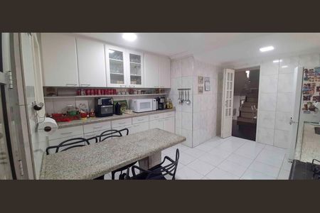 Casa de condomínio à venda com 180m², 4 quartos e 2 vagasCozinha