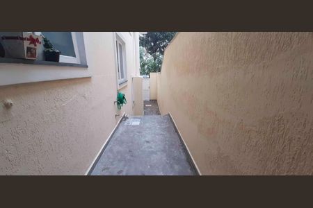 Casa de condomínio à venda com 180m², 4 quartos e 2 vagasCorredor Externo