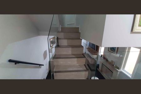 Casa de condomínio à venda com 180m², 4 quartos e 2 vagasAcesso aos Quartos