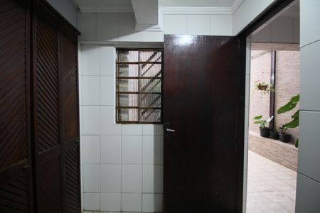 Casa à venda com 117m², 6 quartos e 1 vagaÁrea de Serviço