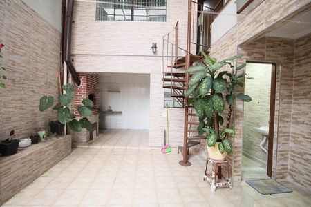 Casa à venda com 117m², 6 quartos e 1 vagaQuintal com Churrasqueira