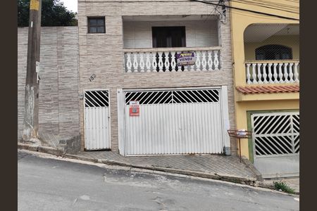 Casa à venda com 117m², 6 quartos e 1 vaga Casa à venda com 117m², 6 quartos e 1 vagaFachada