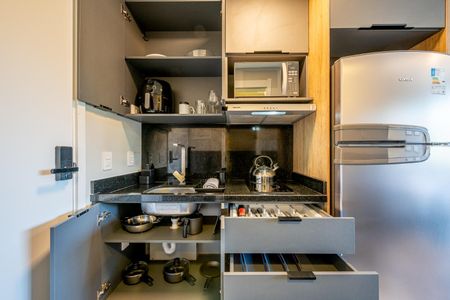 Cozinha de kitnet/studio para alugar com 1 quarto, 26m² em Boa Vista, Porto Alegre