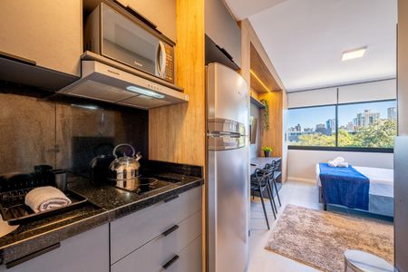 Cozinha de kitnet/studio para alugar com 1 quarto, 26m² em Boa Vista, Porto Alegre