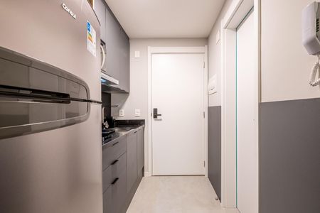 Cozinha de kitnet/studio para alugar com 1 quarto, 26m² em Boa Vista, Porto Alegre