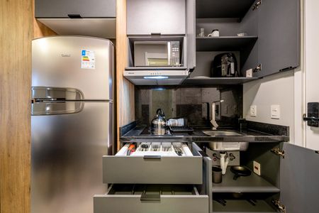 Cozinha de kitnet/studio para alugar com 1 quarto, 26m² em Boa Vista, Porto Alegre