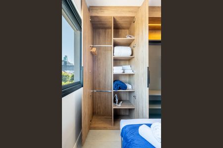 Quarto de kitnet/studio para alugar com 1 quarto, 26m² em Boa Vista, Porto Alegre