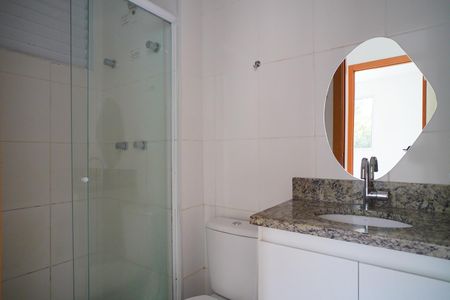 Banheiro  de apartamento para alugar com 2 quartos, 44m² em Santa Fe, Porto Alegre