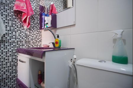 Banheiro da Suíte de apartamento à venda com 2 quartos, 69m² em São Sebastião, Porto Alegre