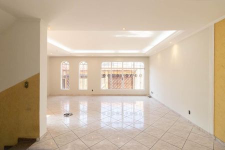 Casa à venda com 299m², 4 quartos e 6 vagasSala