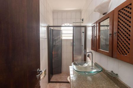 Casa à venda com 299m², 4 quartos e 6 vagasBanheiro Social