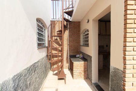 Casa à venda com 299m², 4 quartos e 6 vagasQuintal