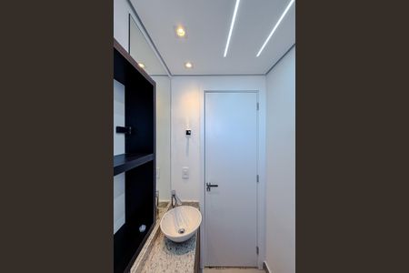 Banheiro de kitnet/studio para alugar com 1 quarto, 29m² em Vila Dom Pedro I, São Paulo