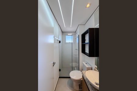 Banheiro de kitnet/studio para alugar com 1 quarto, 29m² em Vila Dom Pedro I, São Paulo