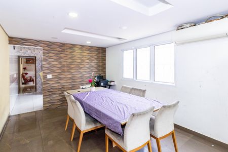 Casa para alugar com 240m², 4 quartos e 2 vagas Casa para alugar com 240m², 4 quartos e 2 vagasSala