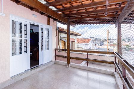 Casa para alugar com 240m², 4 quartos e 2 vagas Casa para alugar com 240m², 4 quartos e 2 vagasVaranda Sala