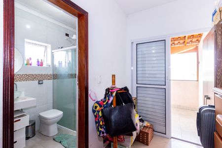 Casa para alugar com 240m², 4 quartos e 2 vagas Casa para alugar com 240m², 4 quartos e 2 vagasBanheiro Quarto 2