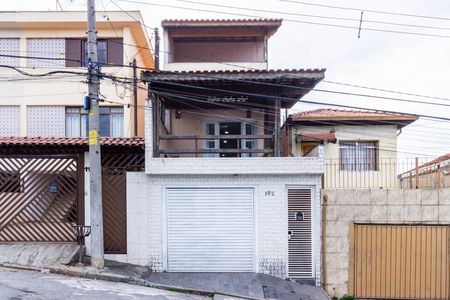 Casa para alugar com 240m², 4 quartos e 2 vagas Casa para alugar com 240m², 4 quartos e 2 vagasFachada