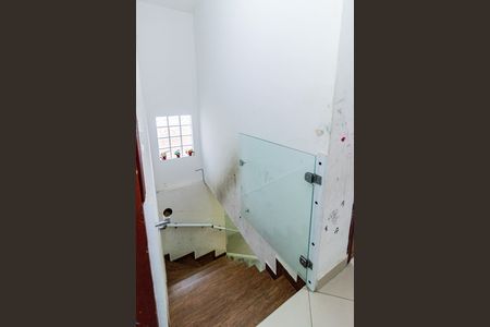 Casa para alugar com 240m², 4 quartos e 2 vagas Casa para alugar com 240m², 4 quartos e 2 vagasEscada