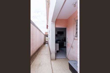 Casa para alugar com 240m², 4 quartos e 2 vagas Casa para alugar com 240m², 4 quartos e 2 vagasCorredor Externo