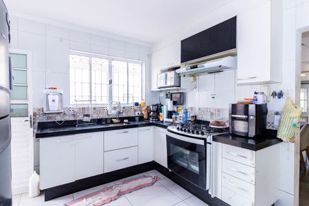 Casa para alugar com 240m², 4 quartos e 2 vagas Casa para alugar com 240m², 4 quartos e 2 vagasCozinha