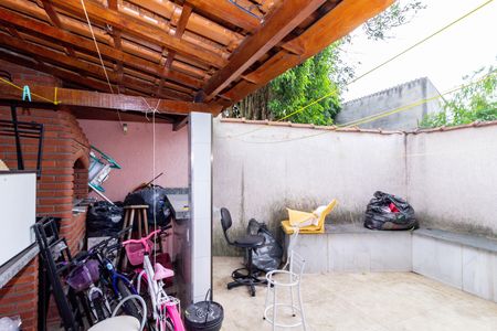 Casa para alugar com 240m², 4 quartos e 2 vagas Casa para alugar com 240m², 4 quartos e 2 vagasQuintal dos Fundos