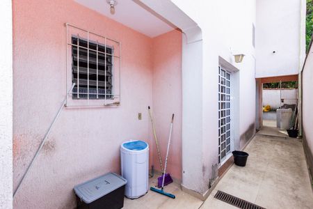Casa para alugar com 240m², 4 quartos e 2 vagas Casa para alugar com 240m², 4 quartos e 2 vagasCorredor Externo
