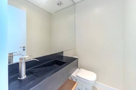Apartamento à venda com 223m², 3 quartos e 3 vagas Apartamento à venda com 223m², 3 quartos e 3 vagasBanheiro