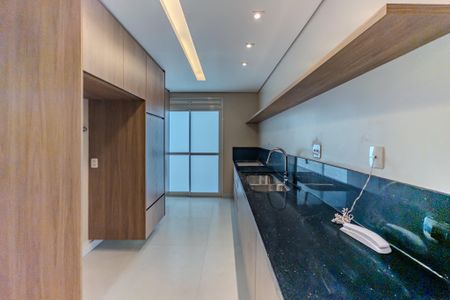 Apartamento à venda com 223m², 3 quartos e 3 vagas Apartamento à venda com 223m², 3 quartos e 3 vagasBanheiro