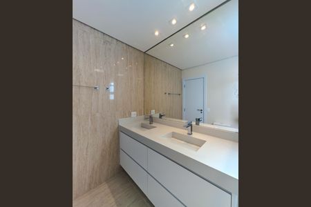 Apartamento à venda com 223m², 3 quartos e 3 vagas Apartamento à venda com 223m², 3 quartos e 3 vagasBanheiro