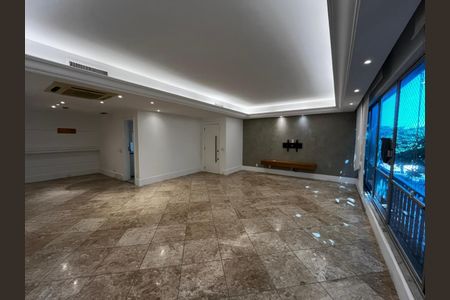 Apartamento para alugar com 150m², 3 quartos e 1 vaga Apartamento para alugar com 150m², 3 quartos e 1 vagaSala com piso de porcelanato, iluminação adequada e vista para a cidade.