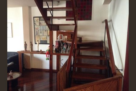 Apartamento para alugar com 220m², 3 quartos e 1 vaga