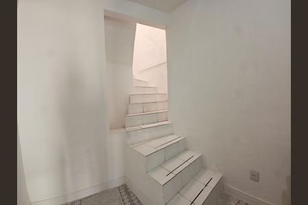 Casa para alugar com 130m², 3 quartos e sem vagaEscada