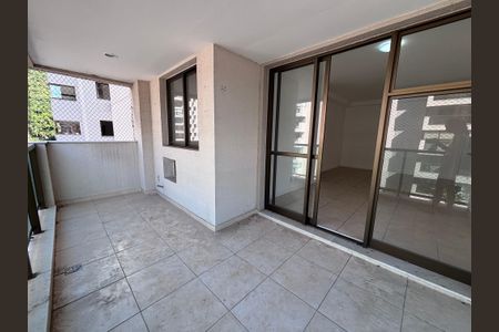 Apartamento para alugar com 83m², 3 quartos e 1 vaga Apartamento para alugar com 83m², 3 quartos e 1 vagaVaranda