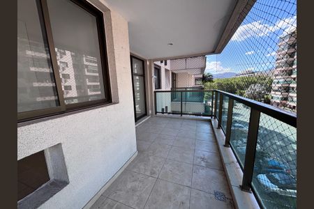 Apartamento para alugar com 83m², 3 quartos e 1 vaga Apartamento para alugar com 83m², 3 quartos e 1 vagaVaranda