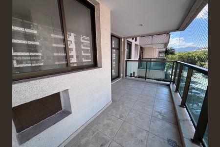 Apartamento para alugar com 83m², 3 quartos e 1 vaga Apartamento para alugar com 83m², 3 quartos e 1 vagaVaranda