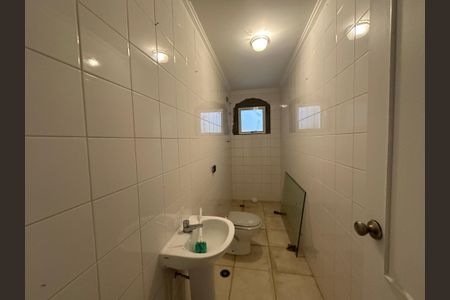 Casa de condomínio para alugar com 450m², 4 quartos e 4 vagasBanheiro Social