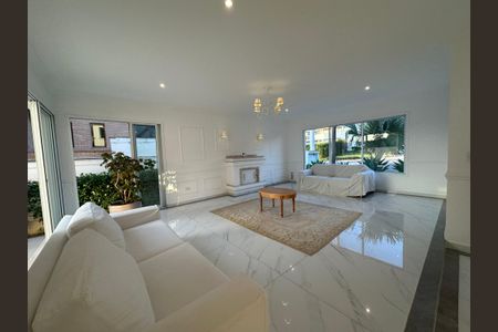 Casa de condomínio para alugar com 450m², 4 quartos e 4 vagasSala