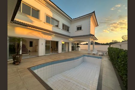 Casa de condomínio para alugar com 450m², 4 quartos e 4 vagasPiscina